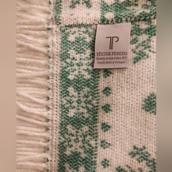 🎁Texteis Penedo Holiday Throw Blanket - Iced Green Snowflakes - Picture 7 of 8